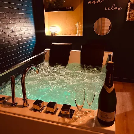 L'instant Suspendu-studio Jacuzzi Terrasse Plages Daire *
